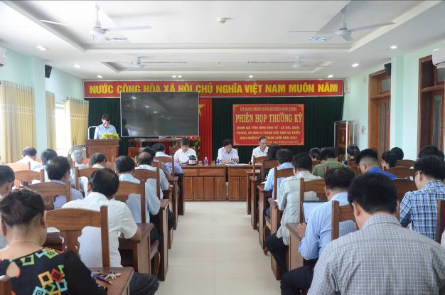 UBND huyện Sơn Tịnh tổ chức phiên họp thường kỳ đánh giá tình hình kinh tế - xã hội, quốc phòng, an ninh 6 tháng đầu năm 2022