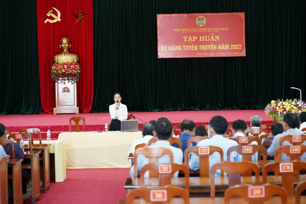 Tập huấn kỹ năng tuyên truyền cho cán bộ chi, tổ hội nông dân ở huyện Sơn Tịnh