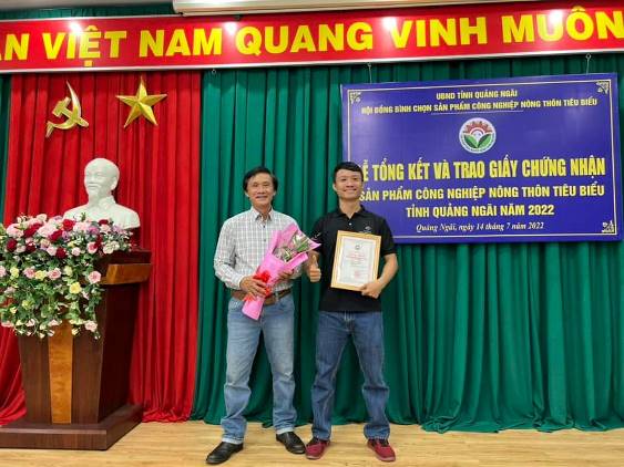 Sản phẩm Nấm đông trùng hạ thảo, huyện Sơn Tịnh được cấp giấy chứng nhận sản phẩm công nghiệp nông thôn tiêu biểu tỉnh Quảng Ngãi năm 2022