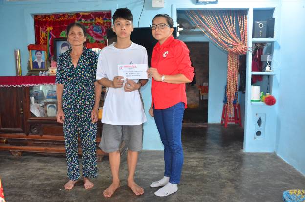 Hội Chữ thập đỏ huyện Sơn Tịnh thăm, hỗ trợ 4 địa chỉ nhân đạo