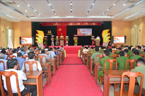 Công an huyện Sơn Tịnh tổ chức lễ kỷ niệm 60 năm Ngày truyền thống lực lượng Cảnh sát nhân dân