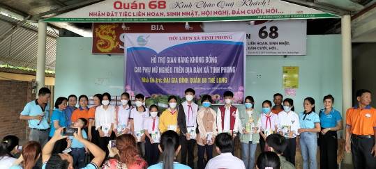 Hội LHPN xã Tịnh Phong tổ chức gian hàng 0 đồng cho phụ nữ và trẻ em nghèo