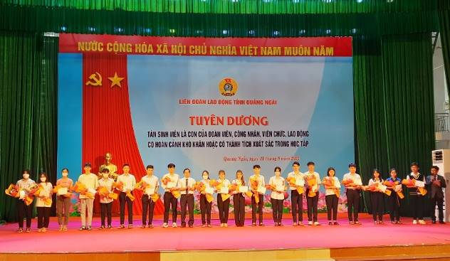 Huyện Sơn Tịnh có 15 tân sinh viên được LĐLĐ tỉnh Quảng Ngãi tuyên dương