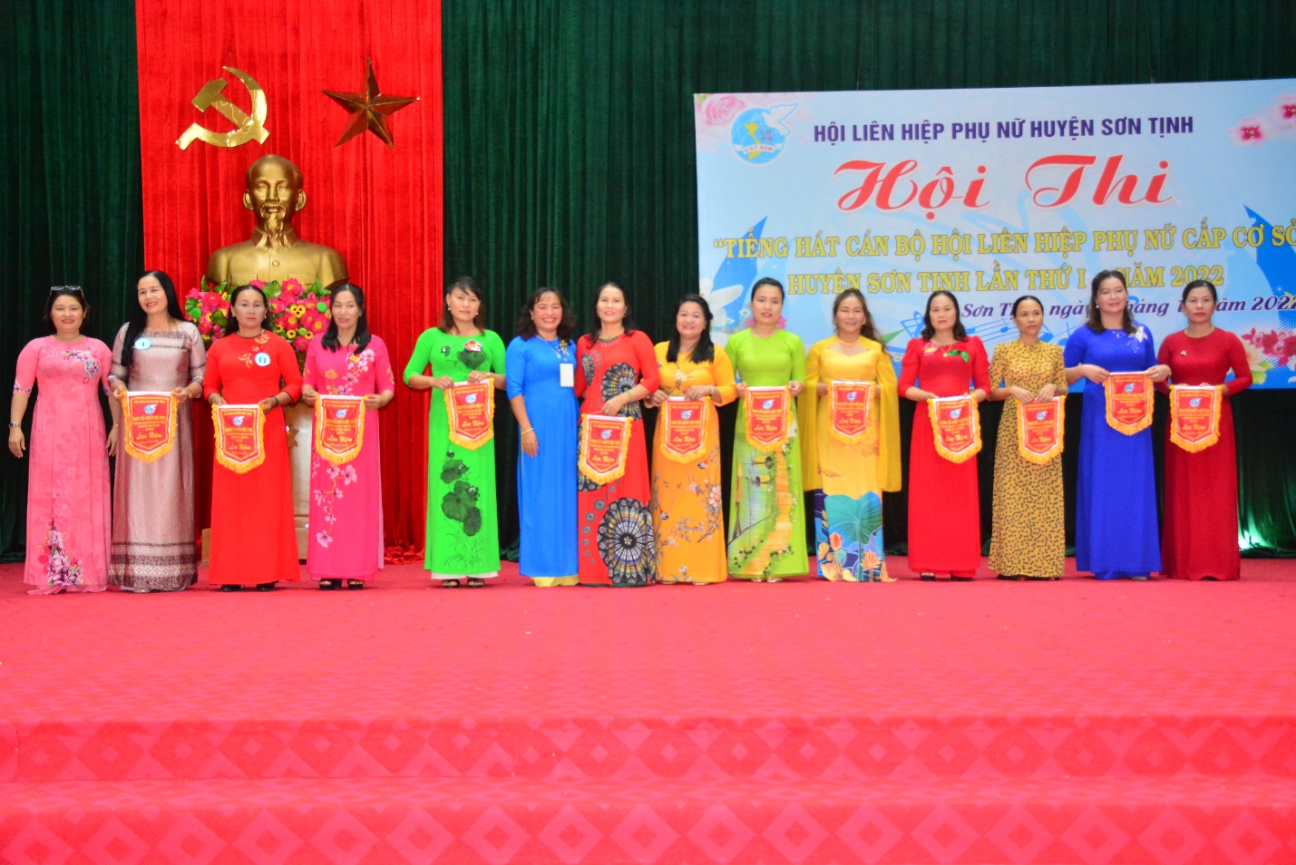 Sôi nổi Hội thi Tiếng hát cán bộ Hội phụ nữ cơ sở huyện Sơn Tịnh lần thứ I/2022