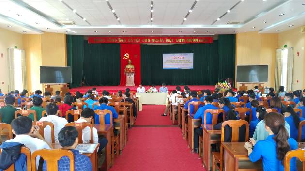 Chủ tịch UBND huyện Sơn Tịnh đối thoại trực tiếp với thanh niên