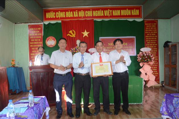 Phó Bí thư Huyện ủy, Chủ tịch UBND huyện Sơn Tịnh dự ngày hội đại đoàn kết tại khu dân cư thôn Phú Thành, xã Tịnh Trà