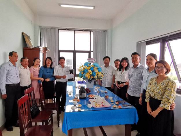 Bí thư Huyện ủy Sơn Tịnh thăm chúc mừng Ủy ban MTTQ Việt Nam huyện nhân kỷ niệm 92 năm Ngày thành lập MTTQ Việt Nam
