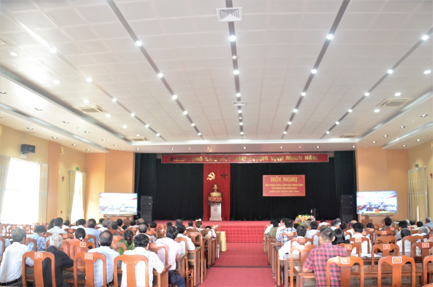 Sơn Tịnh tham dự Hội nghị đối thoại giữa lãnh đạo UBND tỉnh với nông dân trên địa bàn tỉnh năm 2022