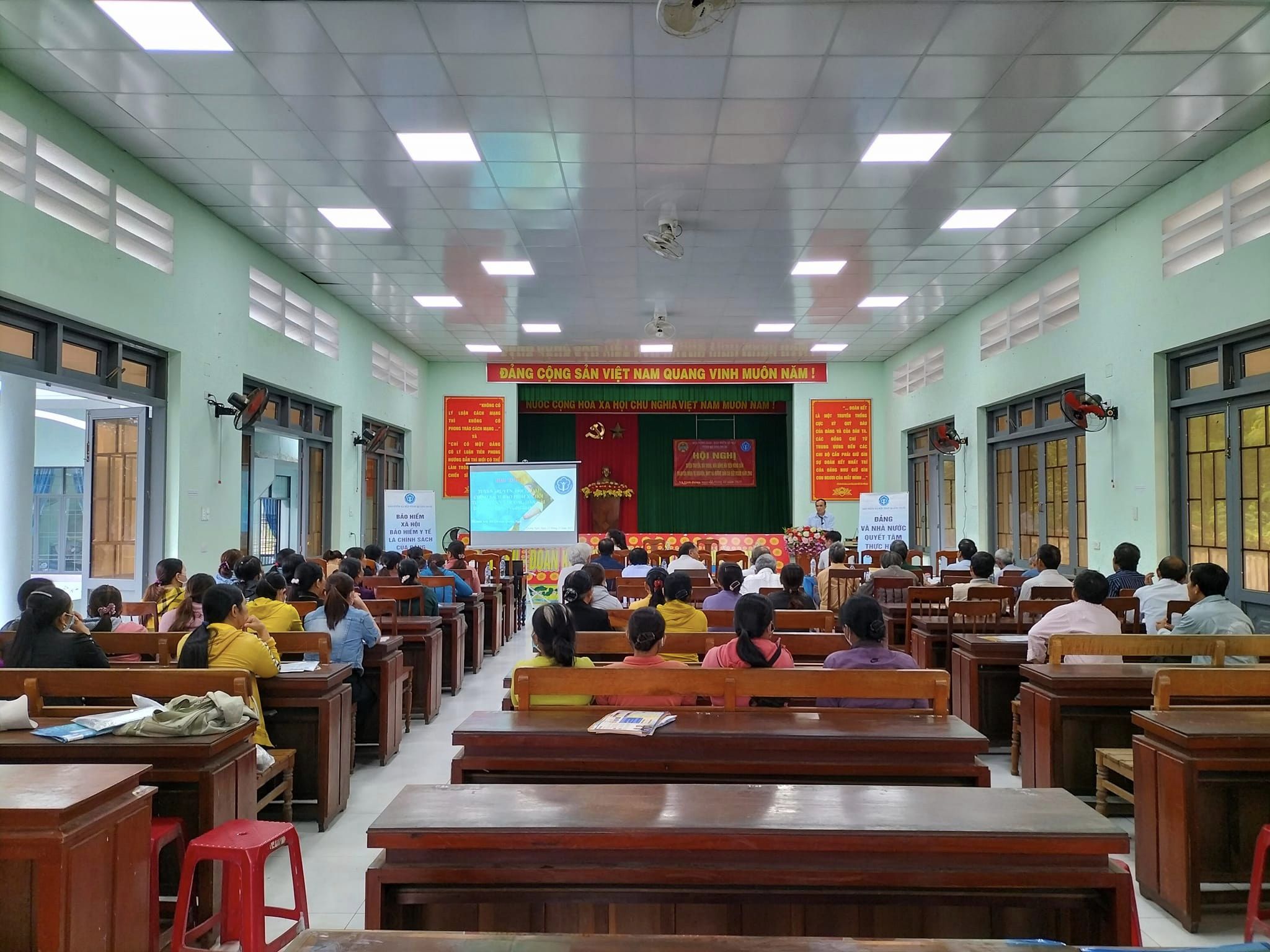 Hội nghị tuyên truyền, đối thoại chính sách pháp luật về BHXH tự nguyện, BHYT cho nông dân xã Tịnh Đông