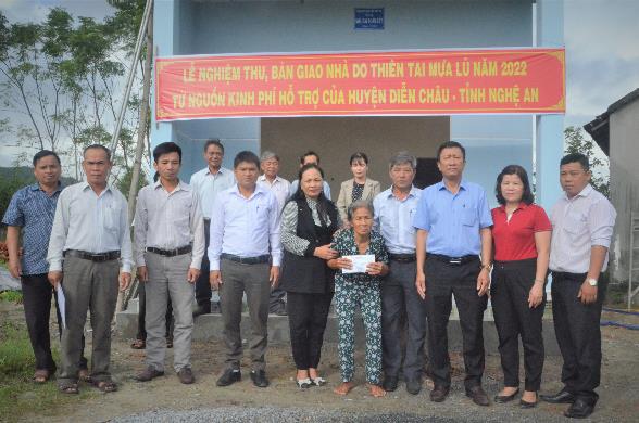 Ủy ban MTTQ Việt Nam huyện Sơn Tịnh nghiệm thu, bàn giao nhà khắc phục thiệt hại do thiên tai mưa lũ năm 2022