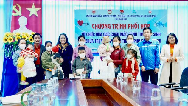 Đưa trẻ em mắc bệnh tim bẩm sinh đi TP.Hồ Chí Minh điều trị miễn phí