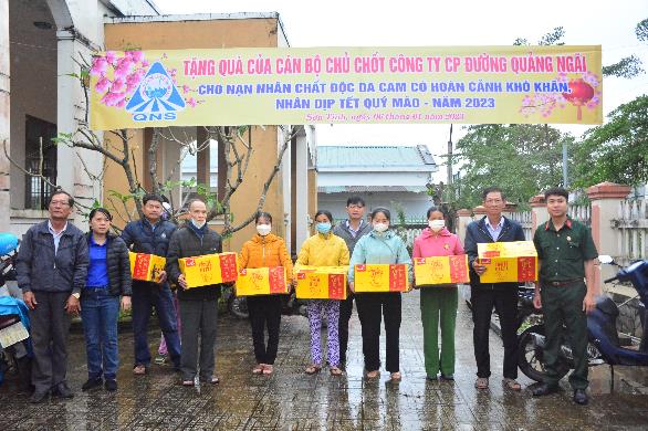 Công ty cổ phần Đường Quảng Ngãi trao tặng 140 suất quà Tết cho nạn nhân chất độc da cam tại huyện Sơn Tịnh