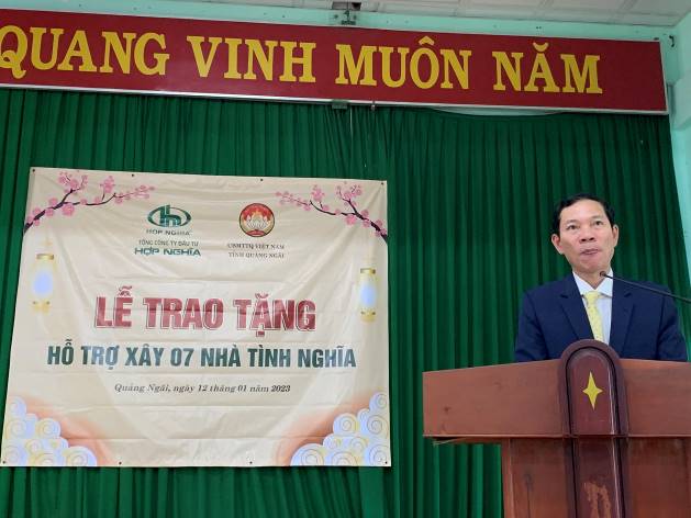 Đồng chí Võ Thanh An – Chủ tịch Ủy ban MTTQVN tỉnh Quảng Ngãi dự chương trình trao quà Tết tại xã Tịnh Phong