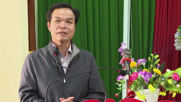 Trưởng ban Tuyên giáo Tỉnh ủy tặng quà Tết cho người nghèo tại huyện Sơn Tịnh