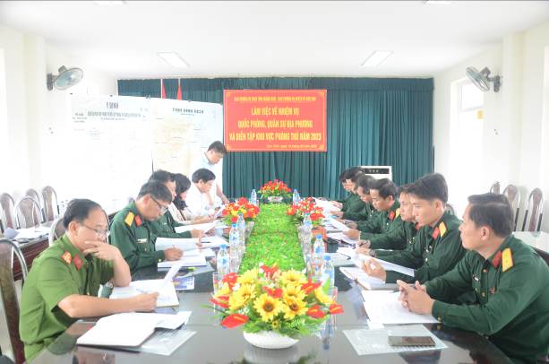 Ban Thường vụ Đảng uỷ quân sự tỉnh Quảng Ngãi làm việc tại huyện Sơn Tịnh