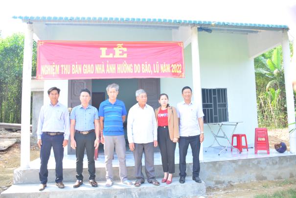 Ủy ban MTTQ Việt Nam huyện Sơn Tịnh bàn giao 3 ngôi nhà cho hộ nghèo, cận nghèo