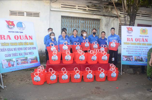 Huyện đoàn Sơn Tịnh triển khai mô hình Chợ dân sinh giảm thiểu rác thải nhựa tại chợ Ga, xã Tịnh Thọ