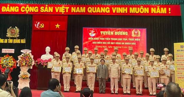 Công an huyện Sơn Tịnh có 1 tập thể và 1 cá nhân được Công an tỉnh Quảng Ngãi khen thưởng điển hình tiên tiến