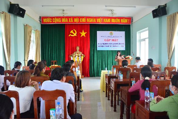 Ấm áp buổi gặp mặt tặng quà hỗ trợ phụ nữ đoàn viên công đoàn có hoàn cảnh khó khăn ở huyện Sơn Tịnh