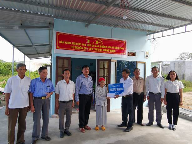 Uỷ ban MTTQ Việt Nam huyện Sơn Tịnh nghiệm thu nhà đại đoàn kết tại xã Tịnh Phong