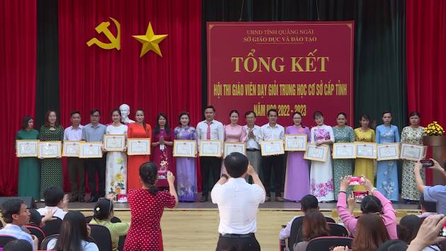 Huyện Sơn Tịnh có 13 giáo viên đạt danh hiệu giáo viên dạy giỏi Trung học cơ sở cấp tỉnh năm học 2022 - 2023