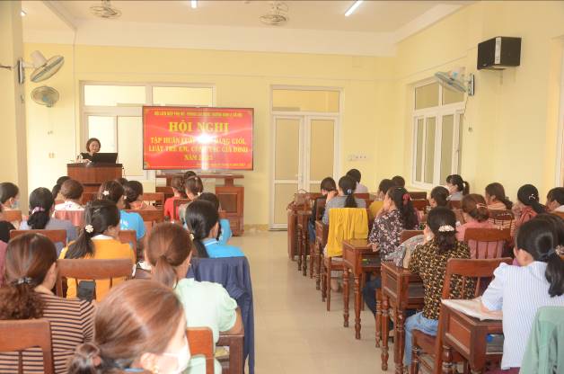 Hội LHPN huyện Sơn Tịnh tập huấn công tác nghiệp vụ cho cán bộ phụ nữ