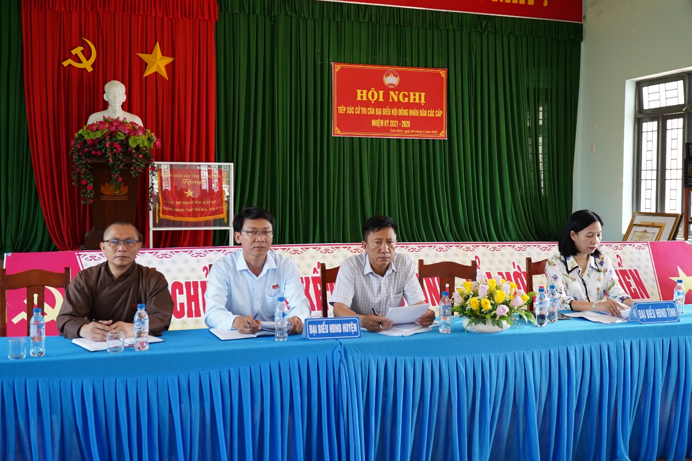 Tổ Đại biểu HĐND tỉnh và huyện Sơn Tịnh tiếp xúc cử tri tại xã Tịnh Bình