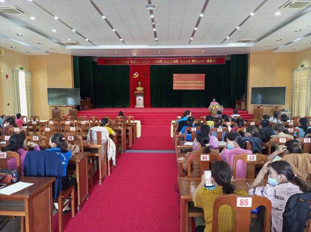 Hội LHPN huyện Sơn Tịnh tổ chức lớp bồi dưỡng lý luận chính trị cho cán bộ hội ở cơ sở