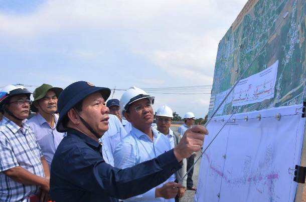 Đồng chí Đặng Văn Minh - Chủ tịch UBND tỉnh Quảng Ngãi kiểm tra các dự án trên địa bàn huyện Sơn Tịnh
