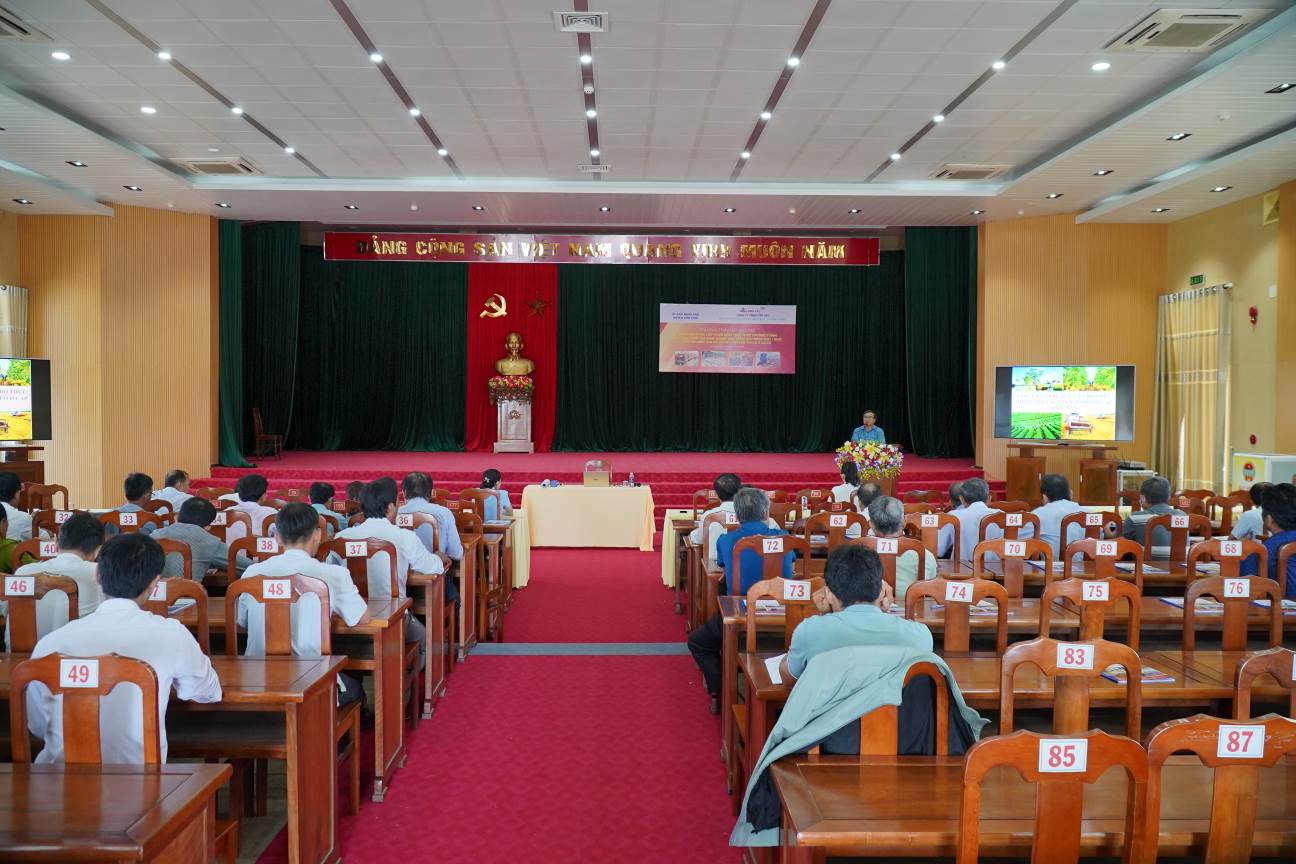 UBND huyện Sơn Tịnh tổ chức hội nghị tập huấn công tác giảm nghèo cho đội ngũ cán bộ không chuyên trách ở cơ sở