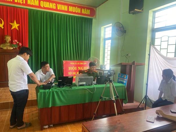 Sơn Tịnh hoàn thành cấp Căn cước công dân gắn chip và tài khoản định danh điện tử cho người dân trên địa bàn huyện