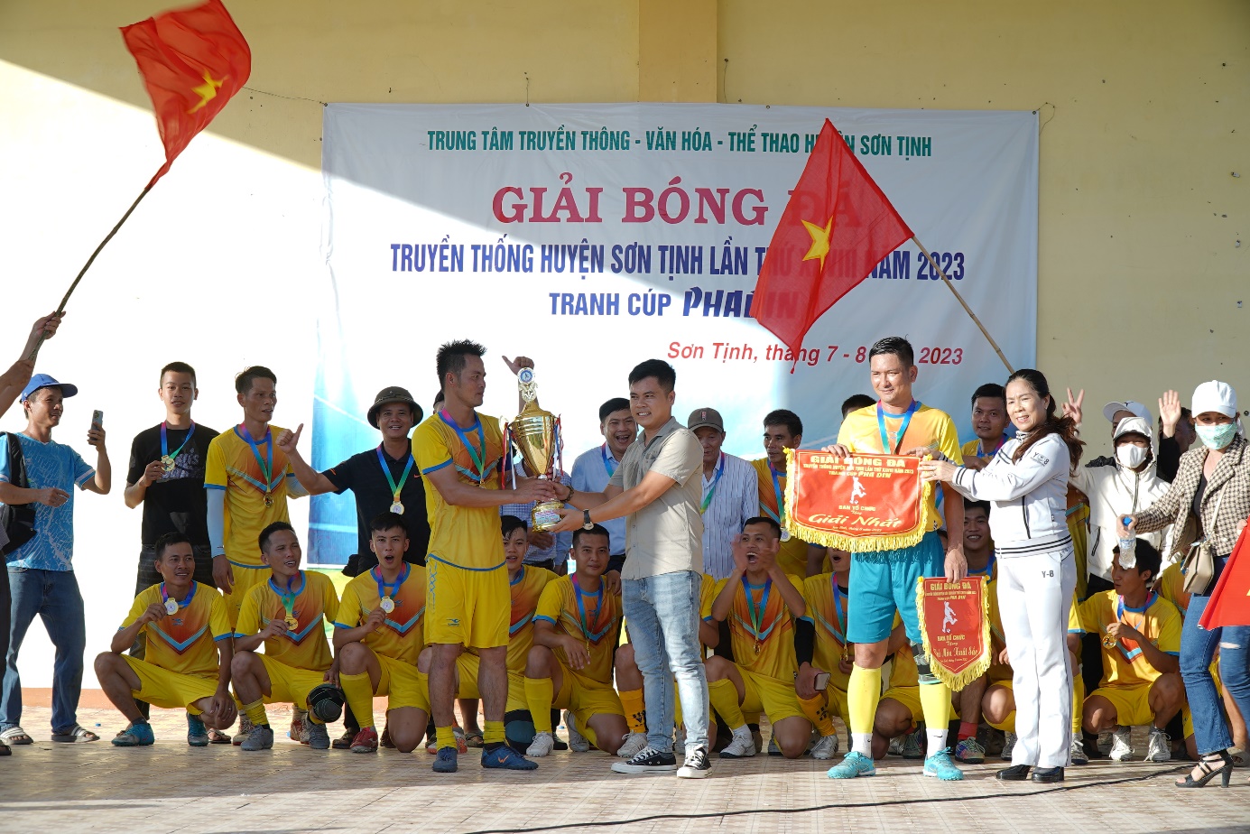 Bế mạc Giải bóng đá truyền thống huyện Sơn Tịnh lần thứ XXVIII năm 2023 tranh cúp Pha Đin