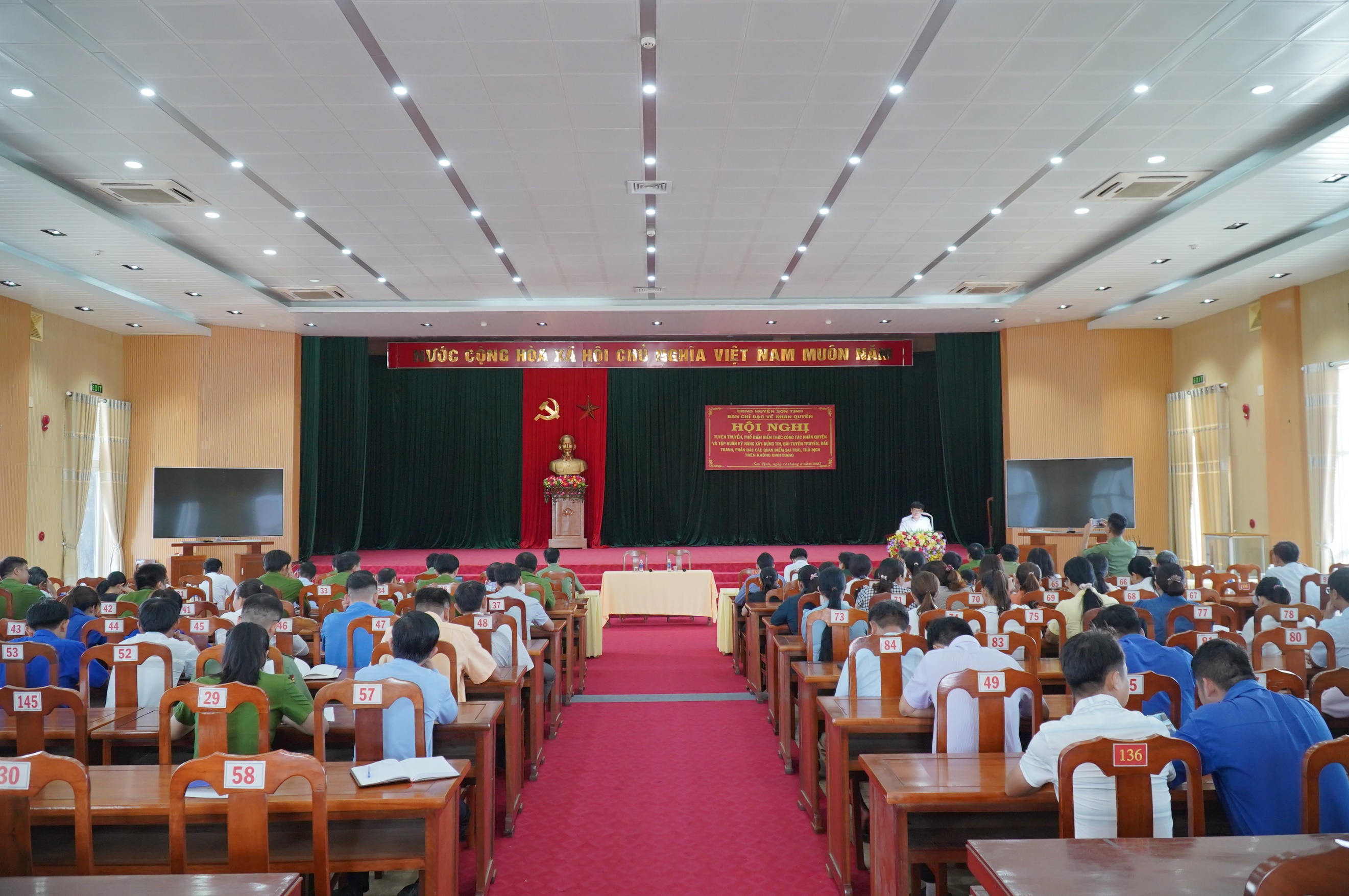 Sơn Tịnh: Bồi dưỡng chính trị hè cho đội ngũ cán bộ quản lý, giáo viên các trường học