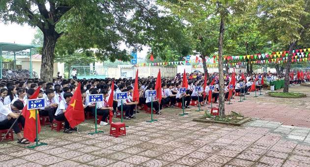 Đồng chí Nguyễn Mạnh Cường – Chủ tịch UBND huyện dự lễ khai giảng tại trường THCS Nguyễn Chánh