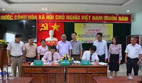 Sơn Tịnh tổ chức Lễ ký kết Chương trình phối hợp giữa Ban Thường trực Ủy ban MTTQ Việt Nam huyện và Phòng Giao dịch NHCSXH huyện