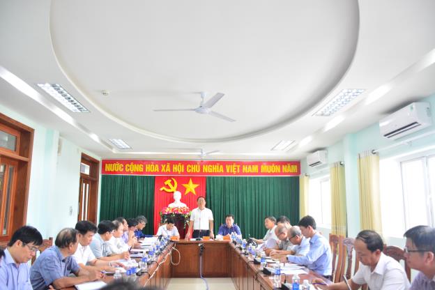 Thường trực Huyện ủy Sơn Tịnh làm việc với UBND huyện triển khai nhiệm vụ, giải pháp những tháng cuối năm 2023