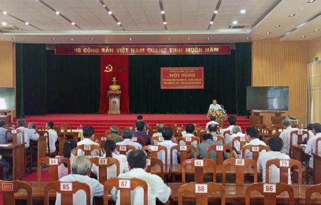 UBND huyện Sơn Tịnh tập huấn điều tra kinh tế - xã hội đánh giá giữa nhiệm kỳ 2021 – 2025