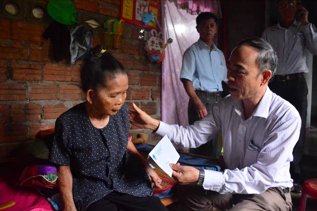 UBND huyện Sơn Tịnh thăm, tặng quà nhân tháng hành động vì người cao tuổi năm 2023