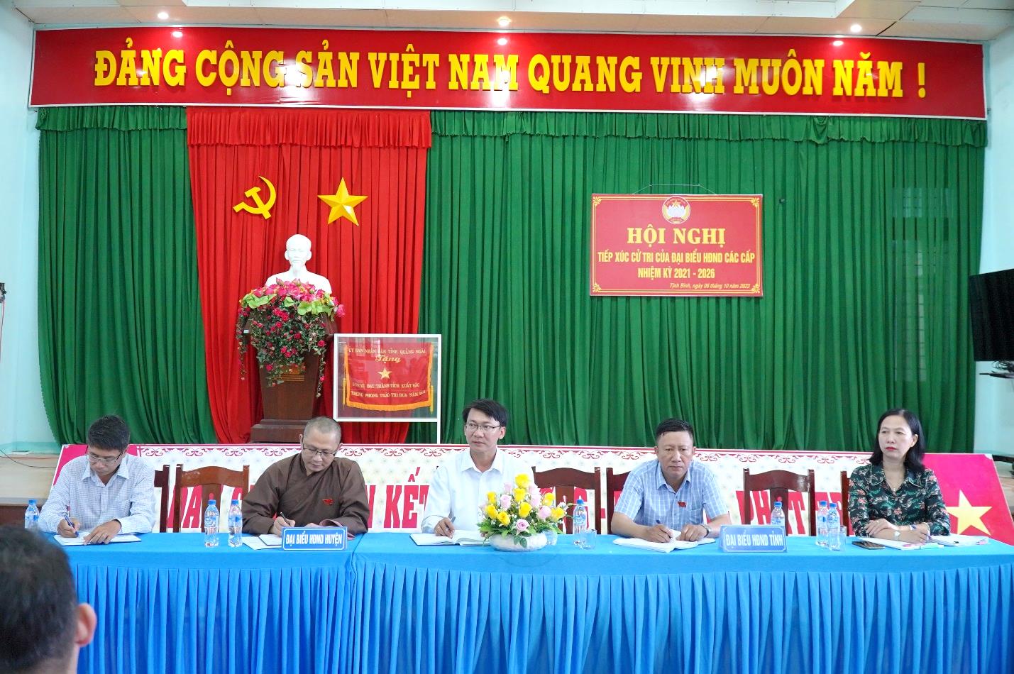 Tổ đại biểu HĐND tỉnh và huyện Sơn Tịnh tiếp xúc cử tri tại xã Tịnh Bình