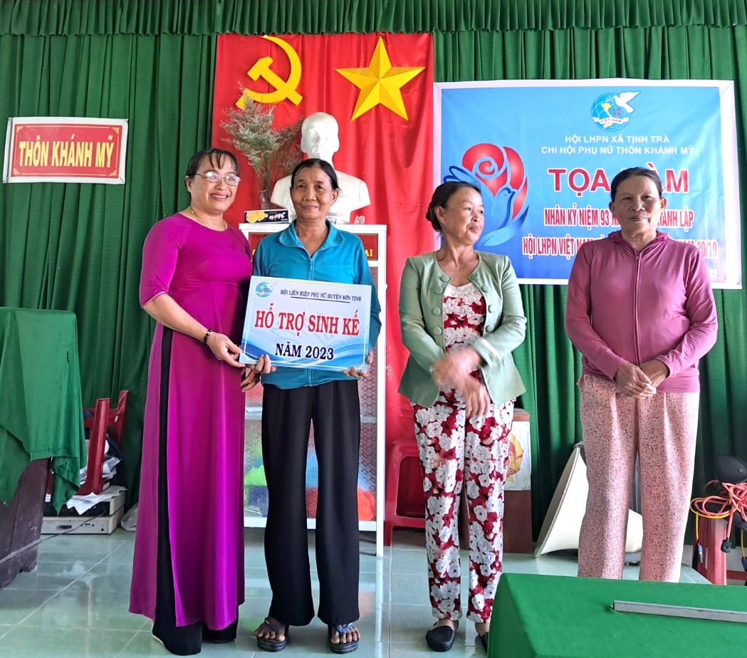 Hội LHPN huyện Sơn Tịnh: Hỗ trợ Sinh kế cho chị em hội viên và nhận đỡ đầu trẻ mồ côi