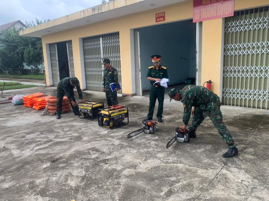 Lực lượng vũ trang huyện Sơn Tịnh tăng cường luyện tập phương án phòng chống thiên tai, tìm kiếm cứu nạn trong mùa mưa bão