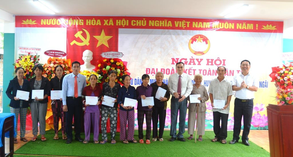 Chủ nhiệm UBKT Tỉnh ủy Quảng Ngãi dự ngày hội Đại đoàn kết tại Khu dân cư Minh Thành, xã Tịnh Minh