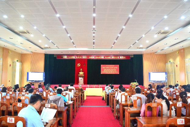 Huyện ủy Sơn Tịnh tổ chức cho cán bộ, đảng viên nghiên cứu, học tập, quán triệt Nghị quyết Hội nghị lần thứ 8 Ban Chấp hành Trung ương Đảng khóa XIII