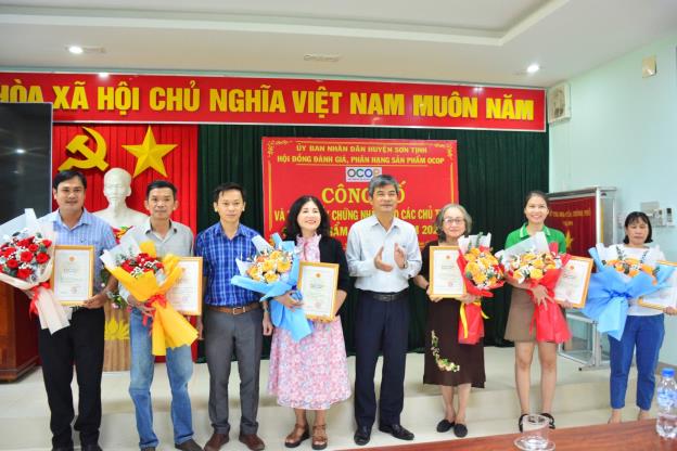 Sơn Tịnh trao giấy chứng nhận 7 sản phẩm OCOP năm 2023