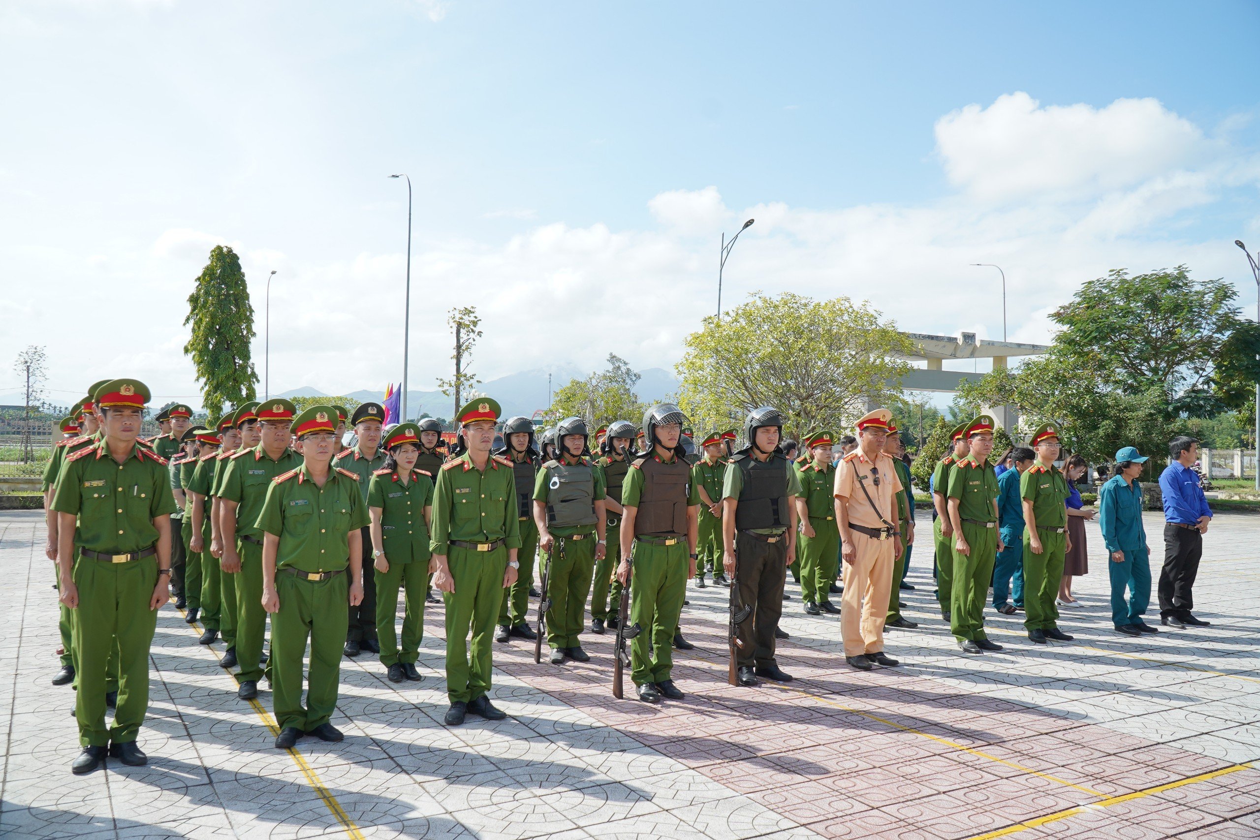 Sơn Tịnh tổ chức lễ ra quân đợt cao điểm dịp Tết Nguyên đán Giáp Thìn năm 2024