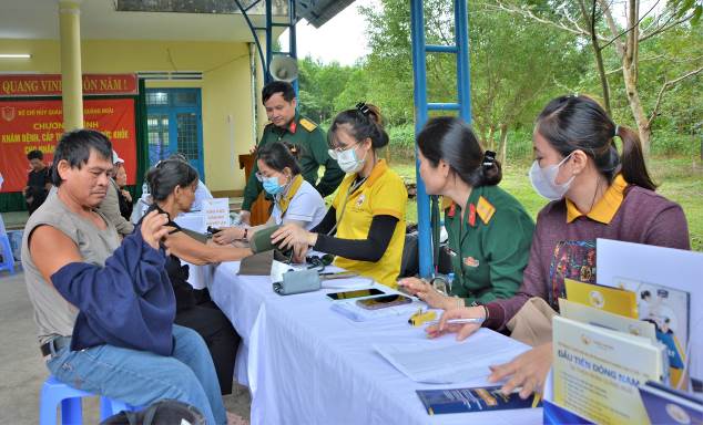 Bộ CHQS tỉnh Quảng Ngãi làm công tác dân vận tại xã Tịnh Hiệp