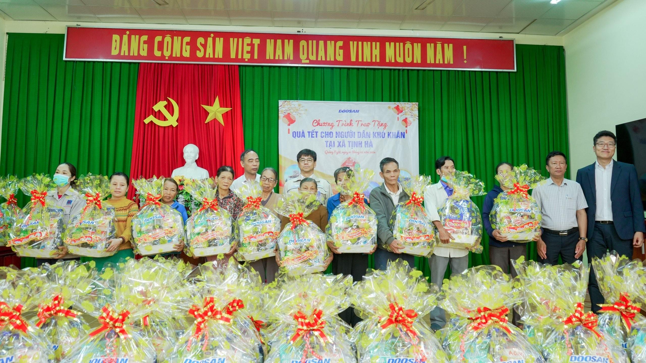 DooSan Vina trao quà Tết cho người dân khó khăn xã Tịnh Hà