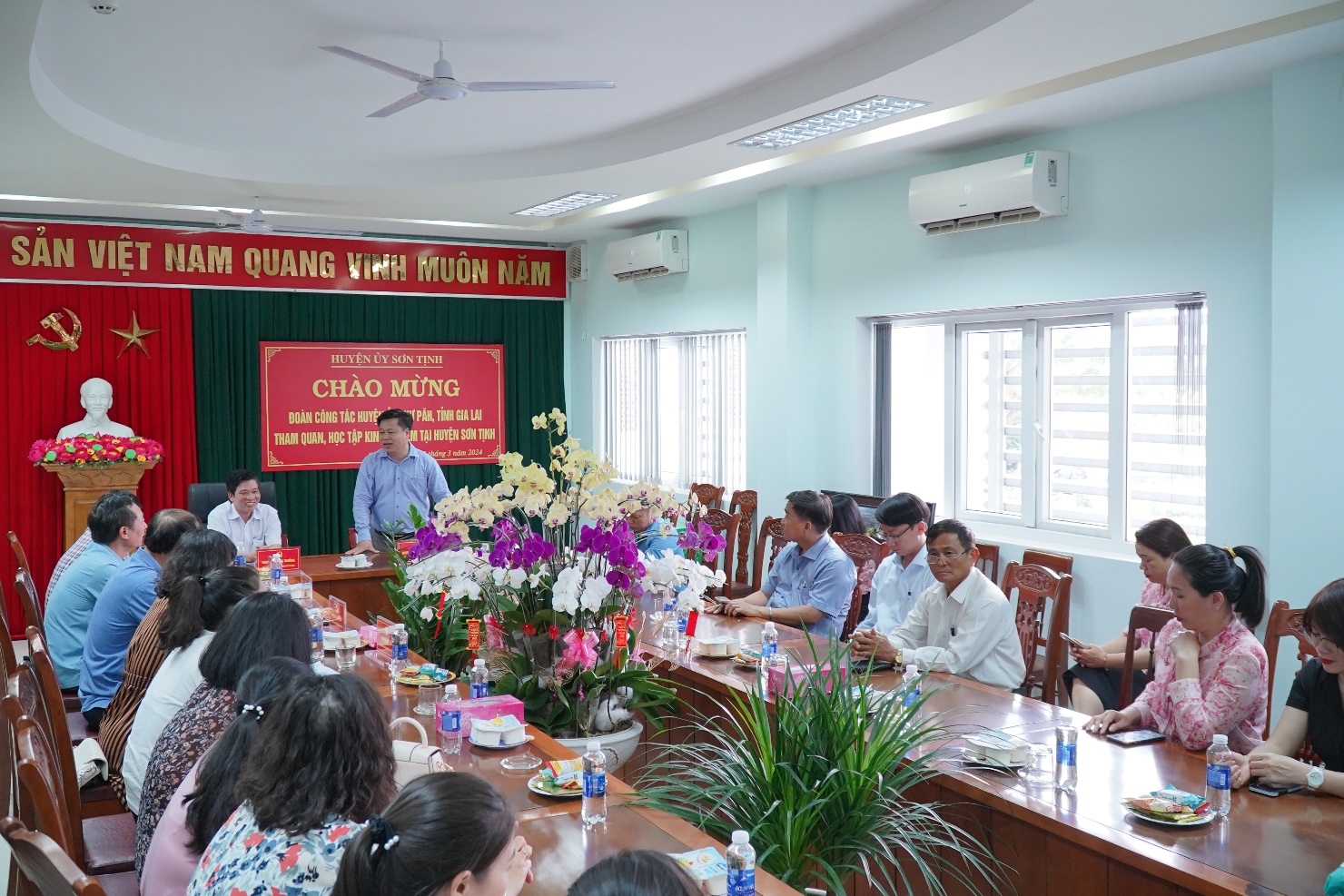 Đoàn công tác của Huyện ủy Chư Păh, tỉnh Gia Lai đến tham quan, học tập kinh nghiệm tại huyện Sơn Tịnh