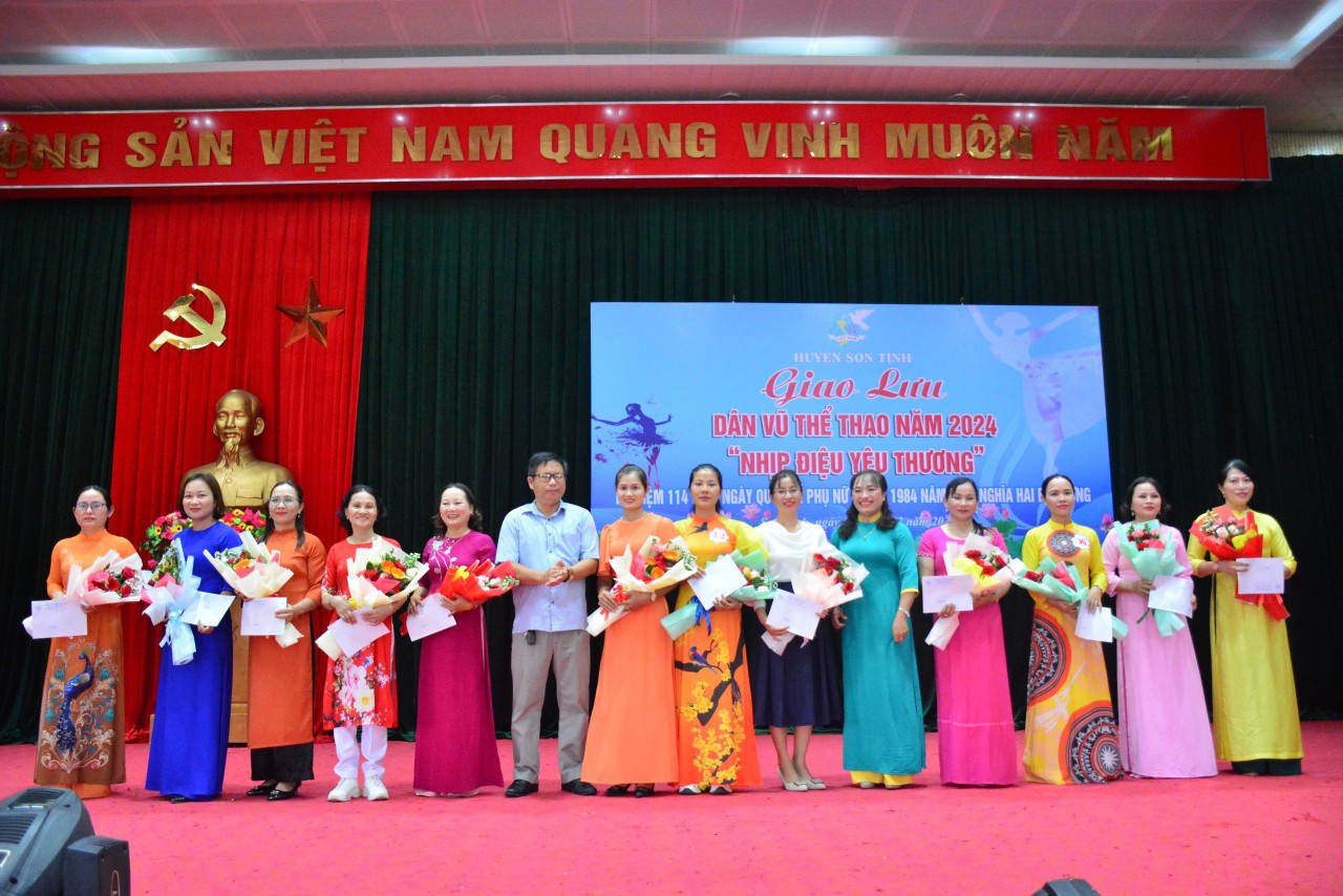 Hội LHPN huyện Sơn Tịnh tổ chức chương trình giao lưu dân vũ thể thao năm 2024