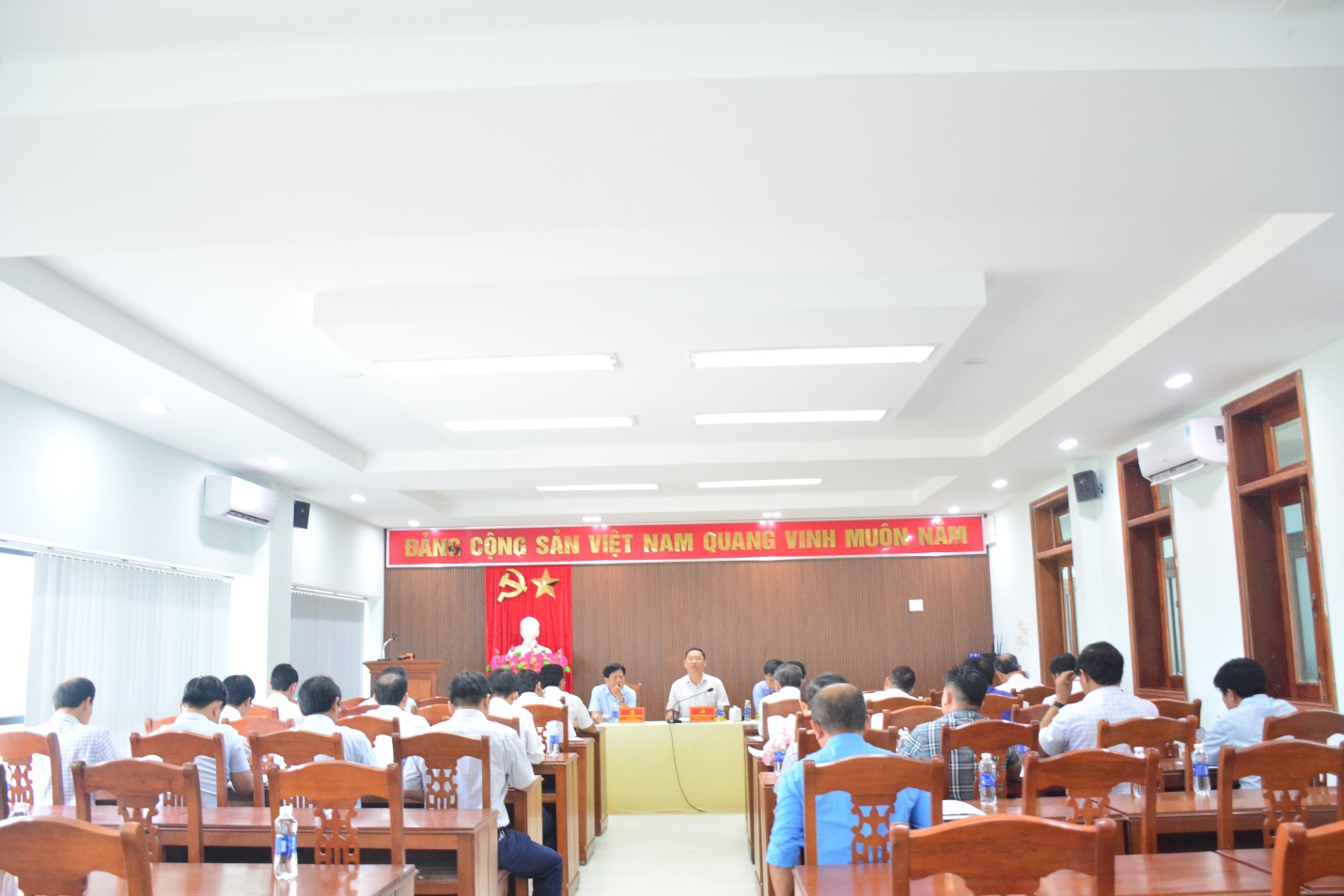 Thường trực Huyện ủy Sơn Tịnh làm việc với UBND huyện về kết quả thực hiện công tác bồi thường, giải phóng mặt bằng các dự án do tỉnh làm chủ đầu tư